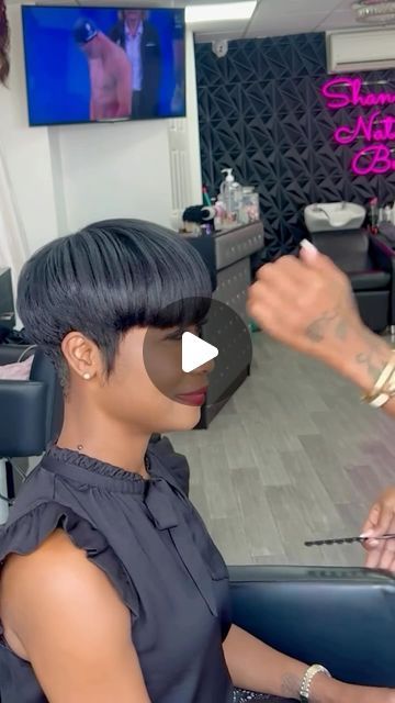 Hair Mobility on Instagram: "A great cut is key. 😍😍   @shannysnaturalbeauty • SIMPLY BEAUTIFUL 😍😍 #shannysnaturalbeauty #nychairstylist #thechoppedmobb #mobhair #shorthair #mushroomcut #thecutlife #relaxed #relaxedhair" Short Bob Natural Hair Black Women, Very Short Hair Black Women, Tight Curls Short Hair, Bowl Cut Black Women, Very Short Bob Black Women, Very Short Bob, Bowl Haircuts, Tapered Natural Hair, How To Curl Short Hair