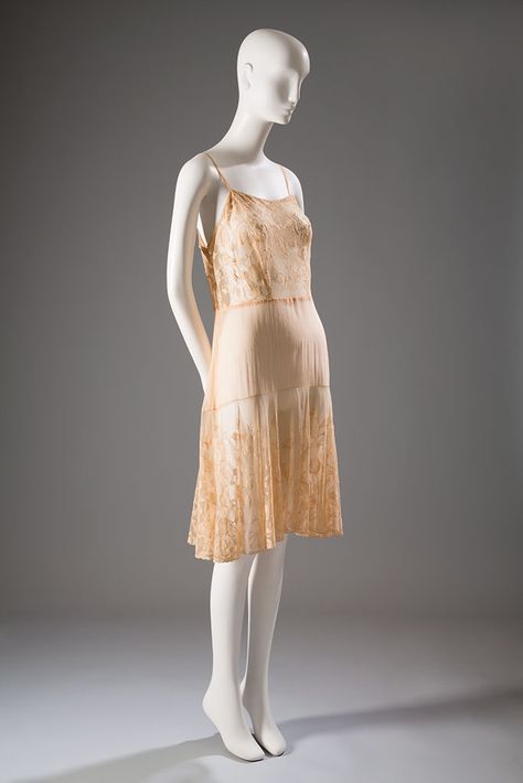 Paquin slip / silk chiffon, alençon lace, c.1930, France | Photo: Eileen Costa copyright MFIT Jeanne Paquin, Dress History, Retro Lingerie, Alencon Lace, 1930s Fashion, 1920s Fashion, Princess Style, Moda Vintage, Silk Charmeuse