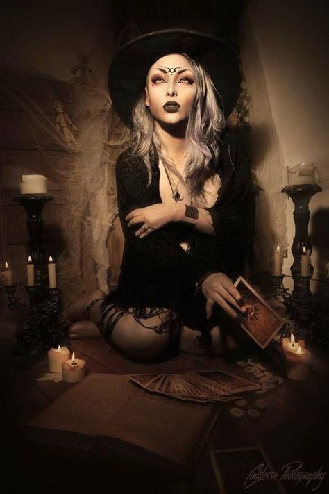 Gothic Witch Goth Photoshoot Ideas, Fete Emo, Steampunk Lady, Witch Photos, Inspiration Photoshoot, Gothic Photography, Halloween Photography, Witch Makeup, Dark Witch