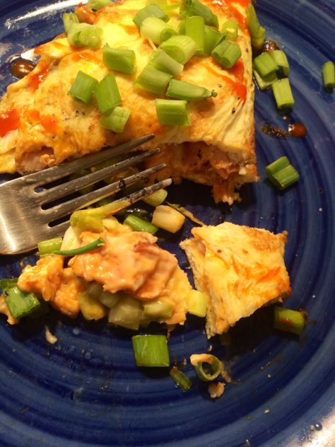 Buffalo Chicken Omelet: Put a little kick to your morning breakfast! Buffalo Chicken Omelet, Johnny Cake, Chicken Wing, Hot Wings, Egg Dish, Easy Dinners, Morning Breakfast, Omelet, Breakfast Sandwich