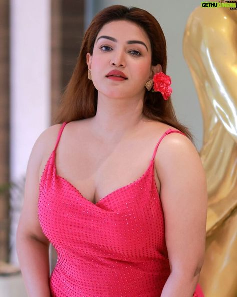 Rose Hd, Curvy Women Dresses, Beautiful Arms, Honey Rose, Indian Photoshoot, Photography Poses Women, March 2024, Glam Dresses, Beautiful Smile Women