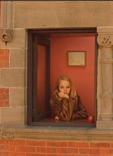 the royal tenenbaums, wes anderson, margot tenenbaum Margot Tenenbaum, Wes Anderson Aesthetic, Anderson Aesthetic, Cinema Screen, Wes Anderson Style, Royal Tenenbaums, Wes Anderson Movies, Wes Anderson Films, The Royal Tenenbaums