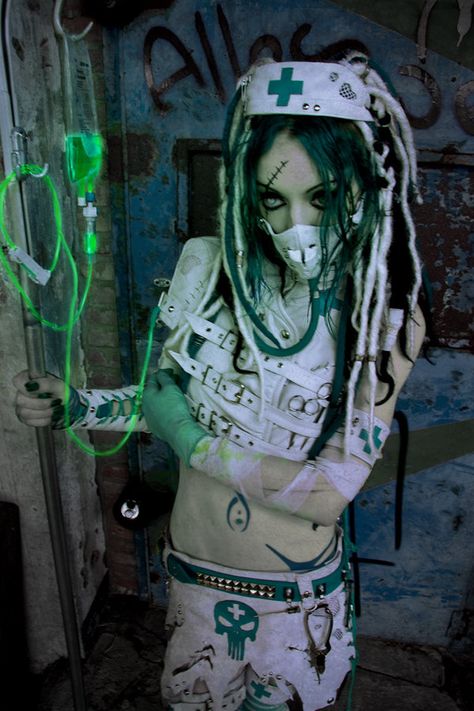 Cybergoth Fashion, Zombie Photo, Gothic Mode, Zombie Girl, Cyberpunk Fashion, Goth Beauty, Estilo Punk, Up Halloween, Punk Outfits