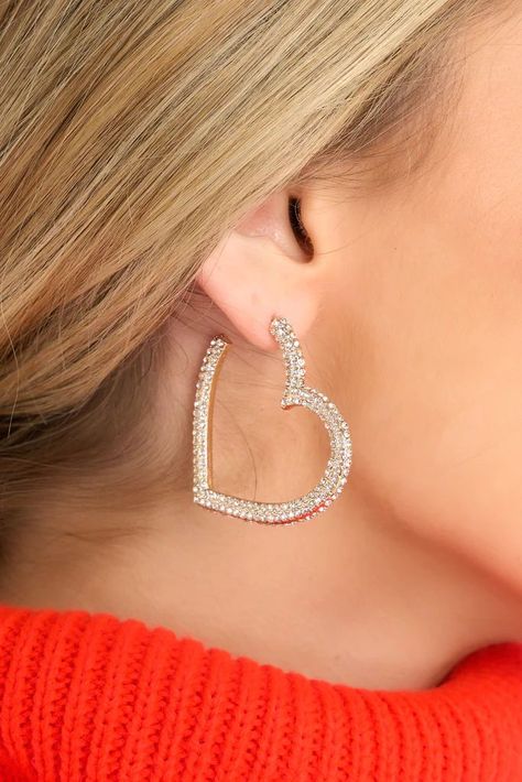 Addicted To Love Gold Heart Hoop Earrings | Red Dress Unique Hoop Earrings, Winter Typ, Minimalist Earrings Studs, Hoop Earrings Silver, Geometric Heart, Heart Hoop Earrings, Minimalist Studs, Heart Shaped Earrings, Sparkle Earrings