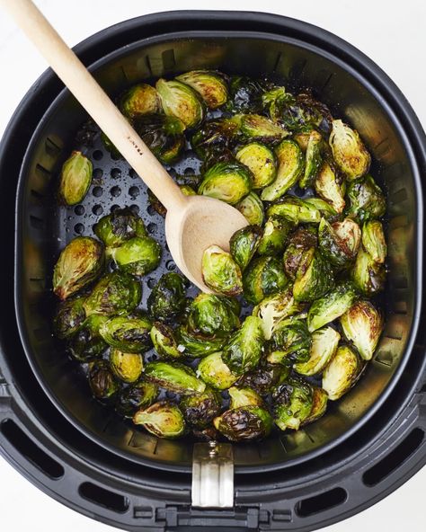 Post Image Air Fryer Brussel Sprouts, Air Fryer Brussels Sprouts, Air Fried Food, Air Fryer Dinner Recipes, Brussels Sprouts Recipe, Air Fryer Recipes Easy, Air Fryer Recipes Healthy, Air Fryer Chicken, Simply Recipes