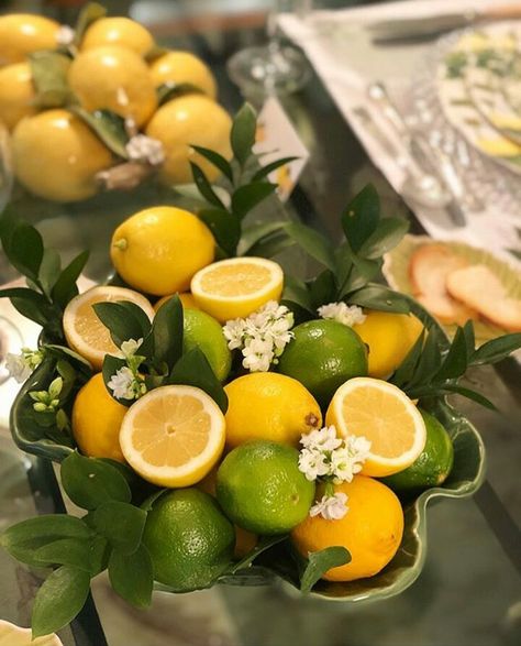 Lime Table Decor, Baby Boy Birthday Decoration, Lemon Table Decor, Lemon Themed Party, Gold Table Setting, Catering Food Displays, Fruit Centerpieces, Italian Party, Wedding Gift Money