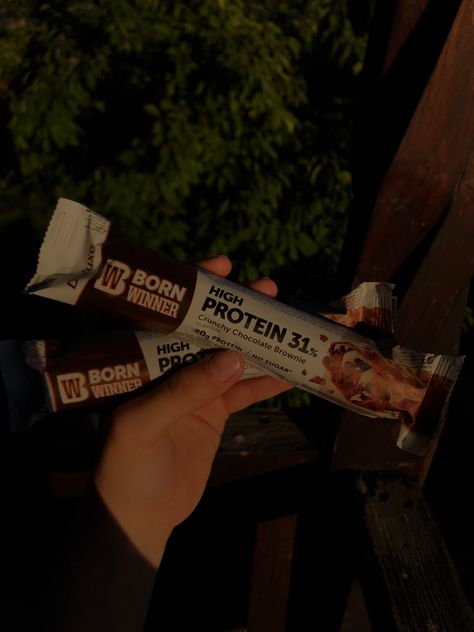 born winner,high protein 31%,chrunchy chocolate brownie, no sugar,protein bar,snack Protein Bars Aesthetic, Protein Bar Aesthetic, Volleyball Game, Protein Pudding, Game Day Snacks, Protein Bar, No Sugar, Snack Bar, Chocolate Brownies