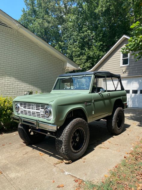 ford bronco, bronco aesthetic, green bronco, ford bronco aesthetic, bronco Bronco Ford Green, Vintage Ford Bronco Green, Old Does Bronco, Aesthetic Bronco, 80s Bronco, Vintage Ford Bronco Aesthetic, Vintage Bronco Ford, Ford Bronco Old, Green Ford Bronco