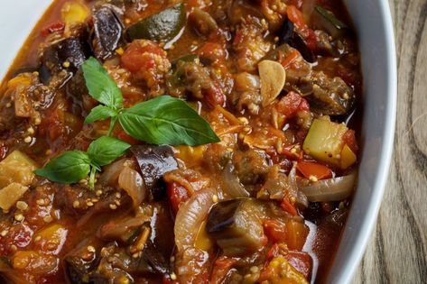 Slow-Cooker Ratatouille Slow Cooker Ratatouille, 200 Calorie, Ratatouille Recipe, Crockpot Ideas, Leafy Salad, Summer Vegetables, Vegetarian Foods, Calorie Meals, Vegetable Stew