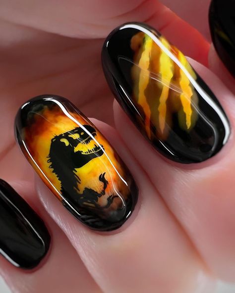 Universal Studio Nails Design, Jurassic World Nails, Jurassic Park Makeup Ideas, Jurassic Park Amber Tattoo, Jurrasic Park Nails, Jurassic Park Tattoos, Nail Art Animals, Godzilla Nails, Raptor Nails