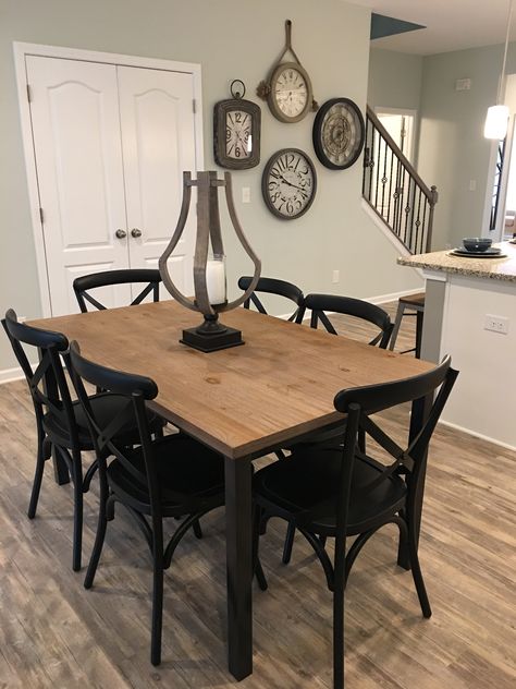 Table Renovation Ideas, Black Kitchen Table And Chairs, Black Kitchen Table, Dining Room Table Makeover, Painted Kitchen Tables, Dining Table Makeover, Grey Bedroom Decor, Dining Room Makeover, Table Makeover