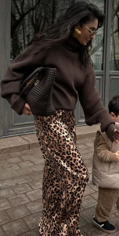 Cheetah Leggings Outfit, Leopard Leggings Outfit, Cheetah Scarf, Scarf Outfit Winter, Cheetah Leggings, Leopard Leggings, Layered Long Sleeve, Scarf Outfit, Night Out Outfit