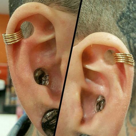 Stretched cartilage/coin slot Ear Coin Slot, Coin Slot Modification, Stretched Cartilage, Conch Punch, Inside Ear Piercing, Tattoos Man, Ear Tats, Unique Piercings, Inside Ear