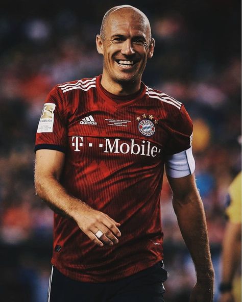 @arjenrobben 👊 _ #arjen #robben #arjenrobben #fcbayernmunich #fcbayernmünchen #fcbayern #bayern #miasanmia #fcbrbl #allianzarena… Arjen Robben Wallpapers, Bayern Munich Wallpapers, Arjen Robben, Messi Neymar, Ronaldo Messi, Antonio Conte, Bayern Munchen, Fc Bayern Munich, Football Pictures