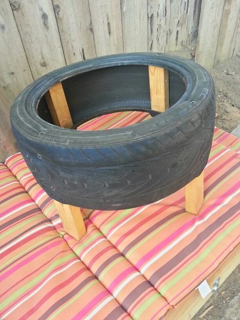 Kursi Ban, Tire Table, Tire Furniture, Tire Art, Diy Furniture Decor, Summer Mantle Decor, Decorating Ideas For The Home, Diy Play Kitchen, Barbie Kitchen