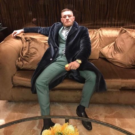 The Stylish Boys on Instagram: “@thenotoriousmma #McGregorstyle #furcoatformen #luxuryfurformen #meningur #shearlingcoatformen  #mensfurcoat #coolfur #alphamale #luxuryfur…” Mc Gregor Fashion, Suit And Overcoat, Conor Mcgregor Suit, Mcgregor Suits, Conner Mcgregor, Conor Mcgregor Style, Notorious Mcgregor, Connor Mcgregor, Notorious Conor Mcgregor