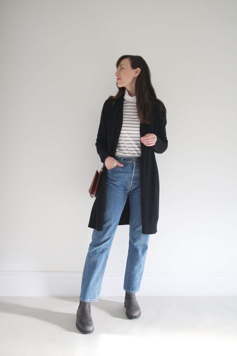 Style Bee - 1 Formula - 4 Ways - STYLING BLUNDSTONES Blundstones With Jeans, How To Wear Blundstone Boots Women, Styling Blundstones, Blundstone Styling, Outfits With Blundstone Boots, Style Blundstones, Blundstones Outfit, How To Style Blundstone Boots, Blundstone Boots Women