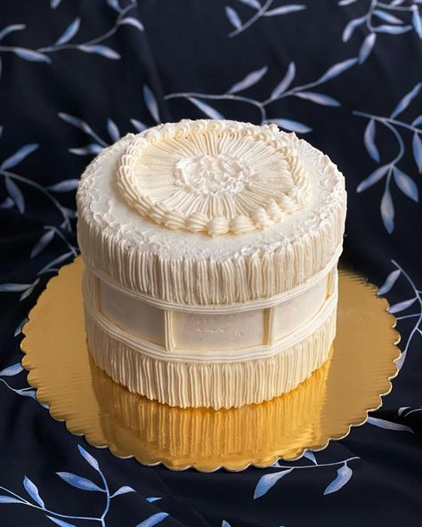 Italian Meringue Buttercream, Science Centre, Italian Meringue, Meringue Buttercream, Cake Inspo, Food Board, Special Cake, Toasted Coconut, Let Them Eat Cake