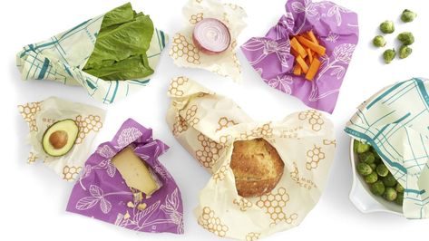 Disposables have become a mainstay of many American kitchens — plastic baggies, plastic wrap, paper towels, aluminum foil, plastic straws and more. Reducing or even eliminating them can save you Reusable Food Wrap, Bees Wrap, Beeswax Food Wrap, Food Wraps, Produce Bags, Sustainable Food, Free Illustration, Plastic Wrap, Wax Paper