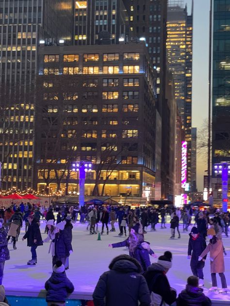 Bryant Park Ice Skating, Ice Rink Aesthetic, Christmas In Nyc, Ice Ring, Aesthetic Nyc, Ice Skating Rink, Skating Rink, Ice Rink, Bryant Park