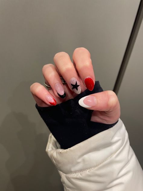 Louis Tomlinson Nails Designs, Louis Tomlinson Nails, Nail Inspired, Uñas Aesthetic, Star Nails, Purple Nails, Louis Tomlinson, How To Do Nails, Red Nails