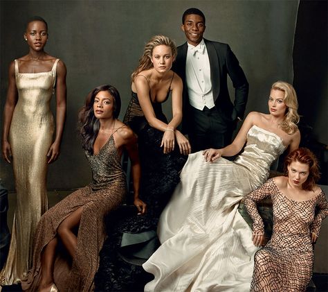 A close up look at Vanity Fair's 2014 Hollywood Issue Cover, most racially diverse cover ever for the annual Hollywood Issue. Photographed by Annie Leibovitz. Boseman Chadwick, Vanity Fair Hollywood Issue, Robbie Margot, Annie Leibovitz Photography, Bridal Party Poses, Vanity Fair Magazine, Group Poses, Group Photography, Annie Leibovitz