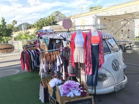 Mini Thrift Shop, Combi Hippie, Mobile Fashion Truck, Thrift Boutique, Car Boot Sale, Fashion Truck, Mobile Store, Mobile Business, Mobile Boutique