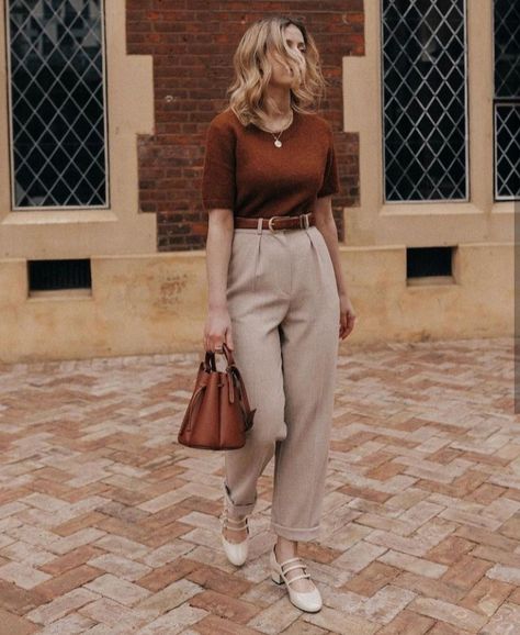 Light Academia Aesthetic Outfit Casual, Business Look Woman, Uk Outfit Women, Classy Outfits Work, Casual Romantic Outfit, Sofisticated Style, Sarah Mantelin, Romantic Fashion Style, Casual Romantic Style