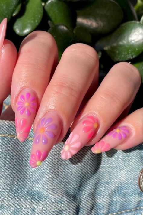 It’s subtle with all shades of pink and purple, perfect for summer. Oh, also, Coachella! Nail Paint Ideas, Spring Floral Nails, Y2k Nail Art, Coachella Nails, Light Pink Nail Designs, Y2k Nail, Barbie Pink Nails, Pink Nail Art Designs, Pink Manicure