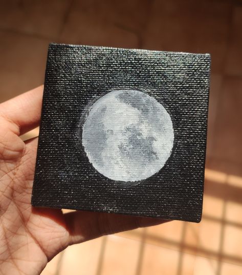 Mini Canvas Drawing, Black Background Painting, Black Canvas Paintings, Paintings Ideas, Canvas Drawing, White Details, Black And White Painting, Mini Canvas, Mini Paintings