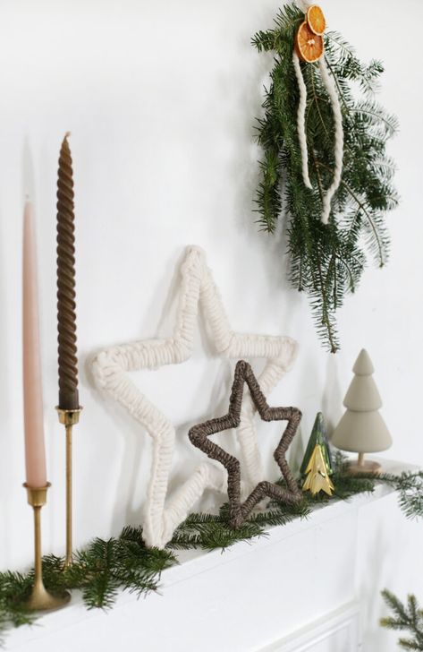 Make these cozy yarn stars to add some warmth and texture to your holiday decor! #holidaydecor #christmas Yarn Stars Diy, Yarn Ornaments Diy, Yarn Stars, Farmhouse Christmas Crafts, Knitted Christmas Decorations, Yarns Ornaments, Diy Christmas Crafts, Minimalist Christmas Decor, Gift Crafts