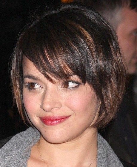 Bobs with bangs Short Layered Bob Hairstyles, Layered Hair With Bangs, Layered Bob Hairstyles, Short Hair Styles For Round Faces, Short Bob Haircuts, Cute Hairstyles For Short Hair, Hairstyles For Round Faces, Short Hair With Layers, Short Bob Hairstyles