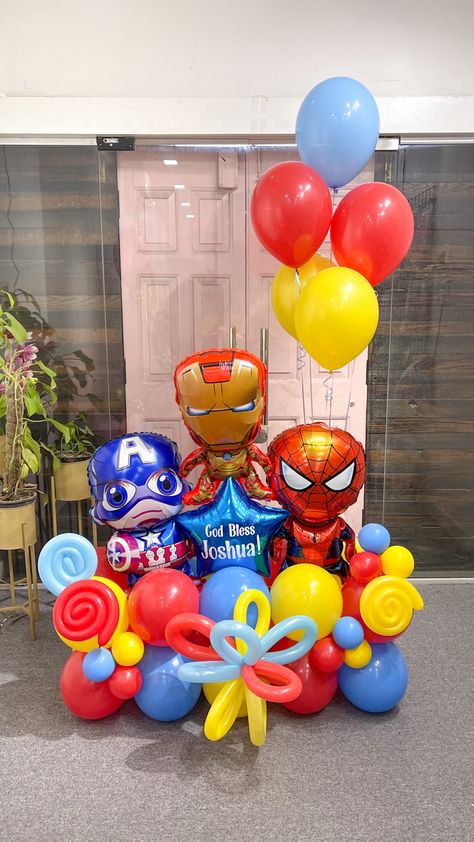 Marvel Balloon Bouquet, Avengers Balloon Bouquet, Superhero Balloon Decorations, Avengers Balloons, Avengers Theme Birthday, Superhero Balloons, Spiderman Birthday Party Decorations, 5th Birthday Boys, Marvel Birthday Party