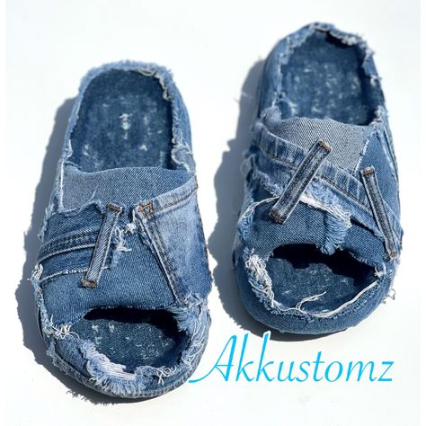 Distressed Denim Slides (Custom) Diy Grunge Clothes, Distress Denim, Denim Diy Clothes, Denim Slides, Patchwork Denim Skirt, Denim Bag Diy, Women Slippers Fashion, Diy Sandals, Sneakers Box