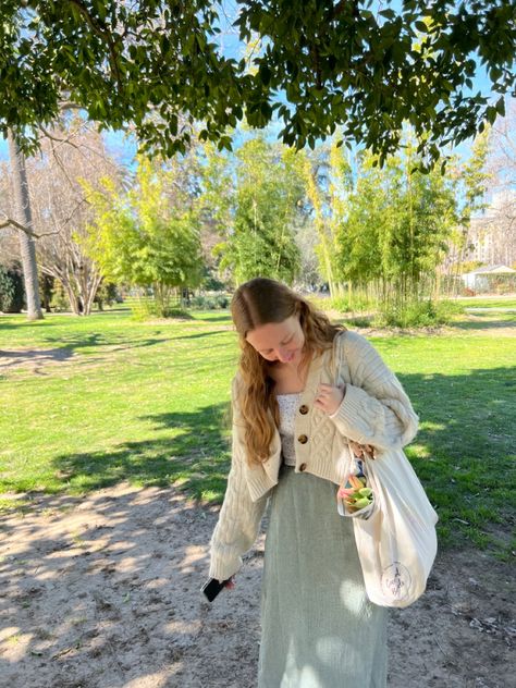 #rosegarden #fashion #flowers Skirt Styling, Fashion Flowers, Rose Garden, Skirt Fashion, The Park, Skirt, Flowers