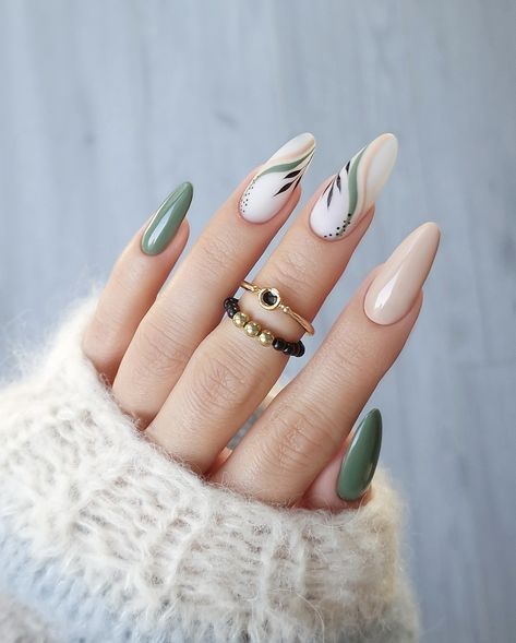 Wedding Nails Green And White, Wedding Nails With Green, Summer Nail Design 2024, Acrylic Nail Designs Green, Green Gel Nails, Fake Nails Designs, Fancy Nails Designs, Simple Gel Nails, Shellac Nails