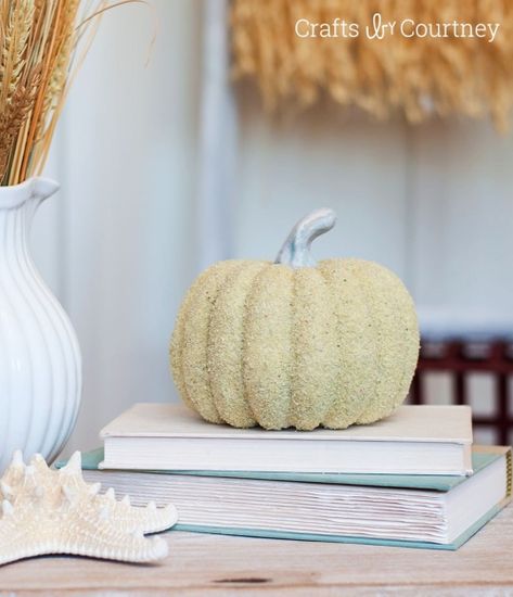 22 Coastal Fall Decor & Beach Pumpkin Ideas Coastal Fall Decor Ideas, Coastal Pumpkins, Coastal Fall Decor, Fall Ambiance, Beach Halloween, Florida Beach Cottage, Coastal Style Home, Nautical Stencils, Decoupage Pumpkins