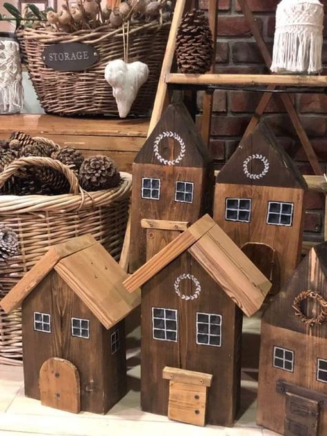 Winter Mantle Ideas, Clay Gift Tags, Christmas Diy Wood, Fairy House Crafts, Scrap Wood Crafts, Small Wooden House, Wood Block Crafts, Fairy House Diy, Wood Building