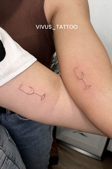 Tatuagem de copo de vinho para dois amigos Wine Related Tattoos, Wine Inspired Tattoo, Strawberry Wine Tattoo, Wine Tattoo Best Friend, Prosecco Tattoo, Champagne Glass Tattoo, Drinking Tattoos, Wine Tattoos, Best Friend Tattoo Ideas