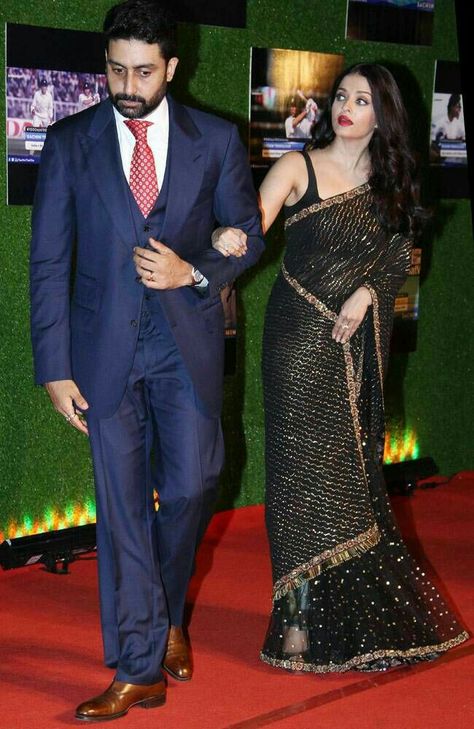 ऐश्वर्या राय, Abhishek Bachchan, Indian Wedding Gowns, Saree Blouse Styles, Backless Blouse Designs, Sachin Tendulkar, Blouse Designs Indian, Indian Photoshoot, Aishwarya Rai Bachchan