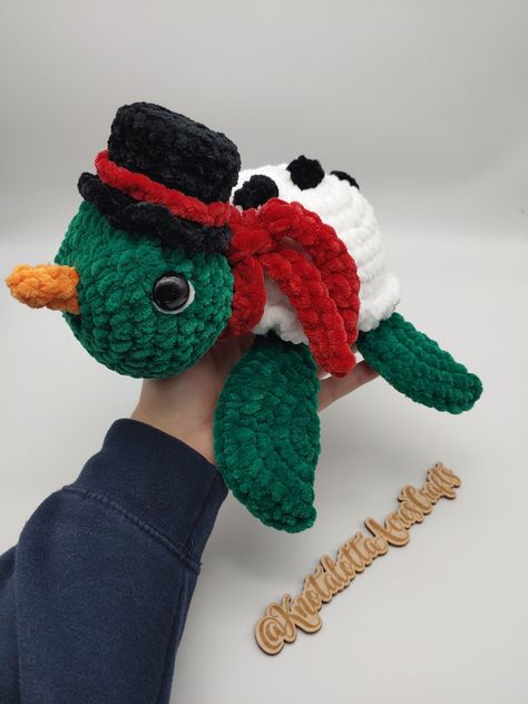 "Christmas Ssnowman Turtle, ready to celebrate the holidays with you. Made with soft Premier Parfait Chunky yarns Measures about 7\" x 9\" x 4\" Pattern inspired by @HappyTurtleCrochet   https://www.etsy.com/listing/1327035517/gingerbread-turtle-pattern-crochet-pdf?ga_order=most_relevant&ga_search_type=all&ga_view_type=gallery&ga_search_query=happy+turtle+crochet&ref=sr_gallery-1-4&pop=1&sts=1&organic_search_click=1 *Safety precautions* This item is not intended for children under 3 without supe Christmas Crochet Toys, Crochet Christmas Animals, Christmas Crochet Easy, Christmas Crochet Amigurumi, Crochet Cute Turtle, Winter Crochet Ideas, Christmas Crochet Gifts, Crochet Christmas Patterns, Christmas Turtle