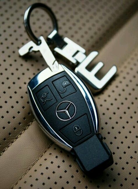 E Mercedes Benz Car Keys, Mercedes Key, Mercedes Accessories, Benz Wallpaper, Mercedes Benz Wallpaper, Mercedes Logo, Bmw Key, Car Accessories For Guys, مرسيدس بنز