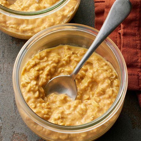 Pumpkin Overnight Oats Pumpkin Overnight Oats, Pumpkin Spices, Pumpkin Oats, Slice Of Pie, Brunch Eggs, Overnight Oatmeal, How To Make Pumpkin, Pumpkin Butter, Fall Food