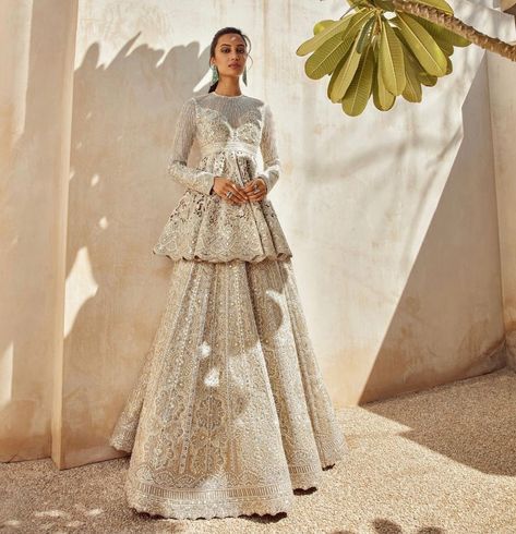 Top With Lehenga, Faraz Manan, Nikah Outfit, Pakistani Wedding Outfits, Lehenga Online, Pakistani Fancy Dresses, Bridal Dress Fashion, Indian Dresses Traditional, Traditional Indian Outfits