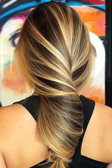 Tiger Eye #brunette #blondehair #highlights ★Fall hair colors ideas for brunettes and for blonds. Follow the trends and try red, caramel, dark chocolate brown or auburn shade on yourself. ★ See more: https://glaminati.com/fall-hair-colors-ideas/ #fallhaircolors #haircolors #fallhair #glaminati #lifestyle Hairstyles With Highlights, Hair Color 2017, Hairstyles Highlights, Highlight Bob, Long Hair Highlights, Makeup Cantik, Highlighted Hair, Golden Blonde Highlights, Blonde Streaks