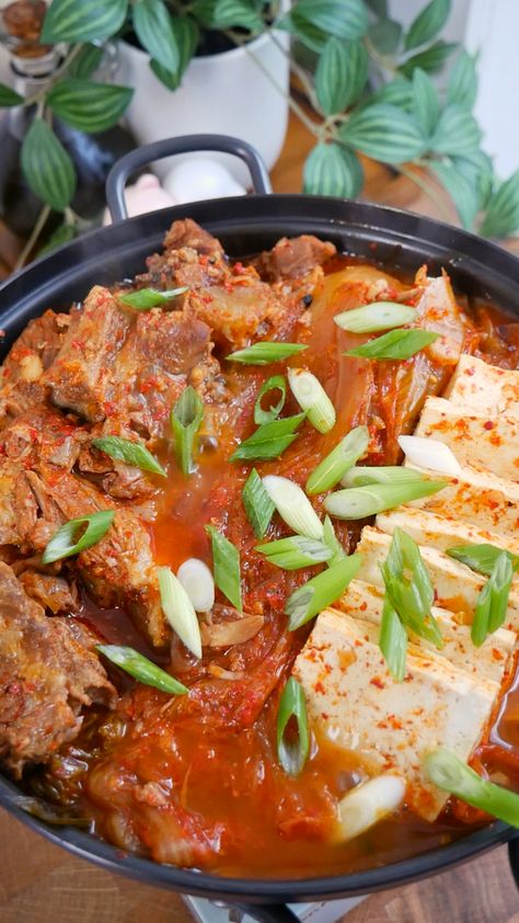 Braised Pork Kimchi Jjim Recipe – 등뼈 김치찜 Braised Kimchi Pork Ribs, Oyster Pancake Recipe, Braised Kimchi, Kimchi Jjim, Nabe Recipe, Pork Sliders Recipes, Fermented Kimchi, Pork Broth, Pork Soup