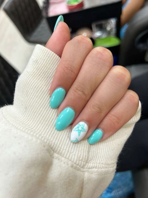 Free Guide for Beginners: Design Summer Nails Simple Cute Beach Nails, Cute Nails For California, Beachy Nail Ideas Short, Teal Starfish Nails, Beach Nails Square Short, Cute Beach Nail Designs, Pretty Beach Nails, Ocean Nail Designs Simple, Teal Design Nails