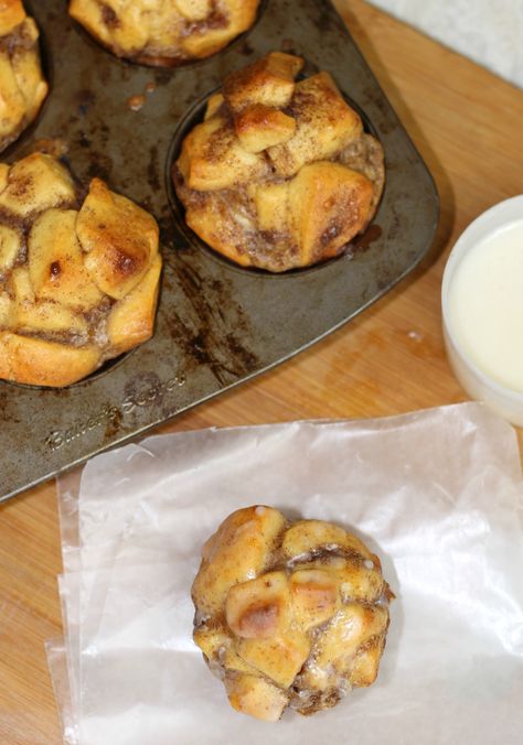 Pull Apart Cinnamon Roll Muffins Biscuit Cinnamon Rolls Easy Pull Apart, Cinnamon Roll Cups, Pillsbury Cinnamon Roll Recipes, Pull Apart Monkey Bread, Cinnamon Roll Cupcakes, Biscuit Cinnamon Rolls, Monkey Bread Muffins, Cinnamon Pull Apart Bread, Cinnamon Roll Monkey Bread