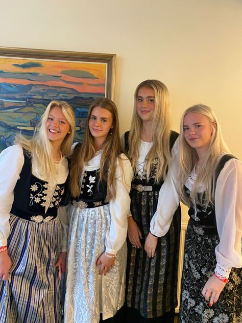 Norwegian Girl, Scandinavian Women, Norwegian Women, Nordic Women, German Girl Aesthetic, German Woman Beautiful, Octoberfest Outfits, Models Without Makeup, Finnish Women