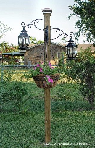 Reka Bentuk Landskap, Garden Yard Ideas, Hanging Basket, Potting Soil, Diy Backyard, Lawn And Garden, Backyard Decor, Growing Vegetables, Backyard Landscaping Designs